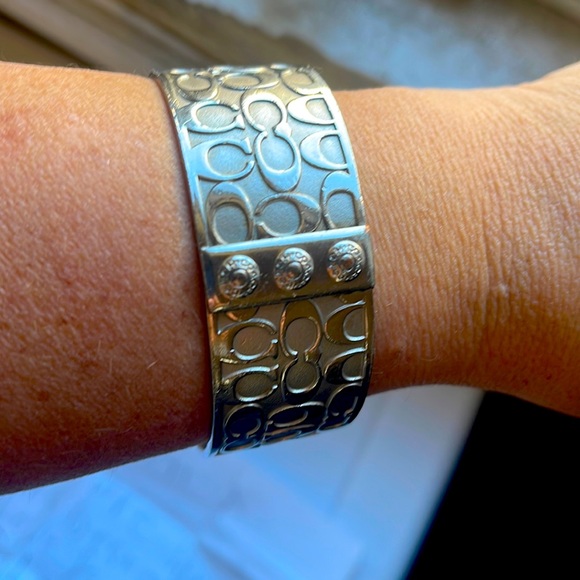 Large coach bangle silver